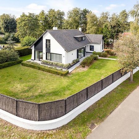 Villa Miro Синт-Идесбалд Екстериор снимка